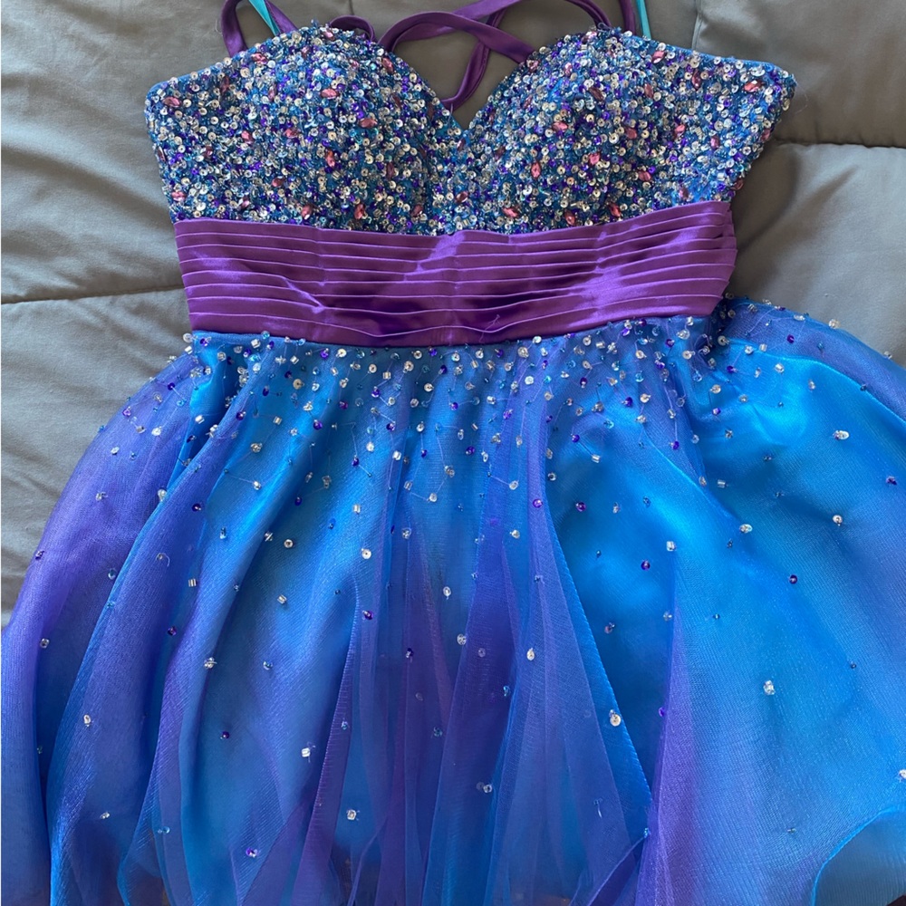 Size 7/8 homecoming dress. Worn once- good condition!